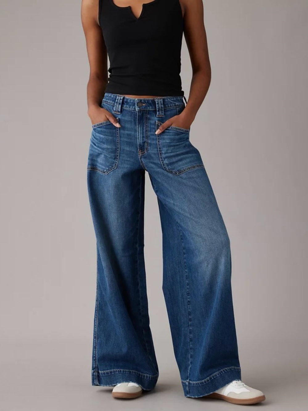 American Eagle Outfitters Wide Leg Flared Jeans in Medium Blue